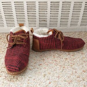 TOMS Bota Chukka Boots Women 6 Red Plaid Felt Fur Lined Sherpa Lace Up